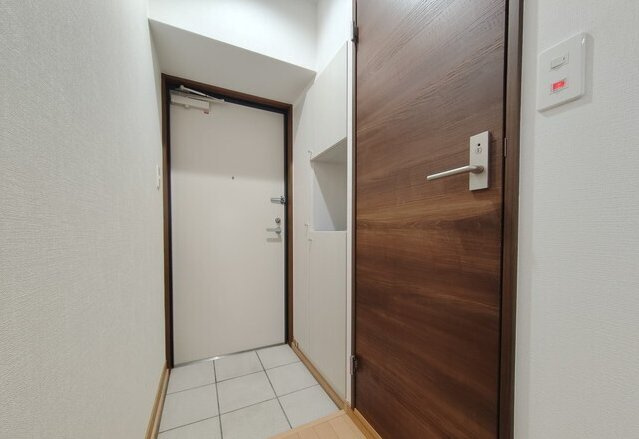 熊本市東区月出４丁目の賃貸マンションの玄関