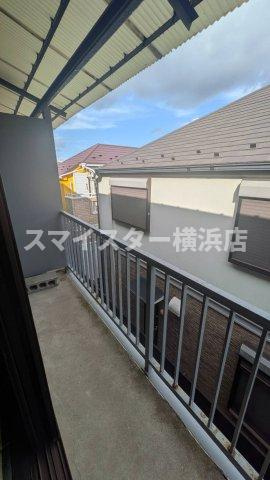 横浜市南区中里４丁目のアパートのバルコニー