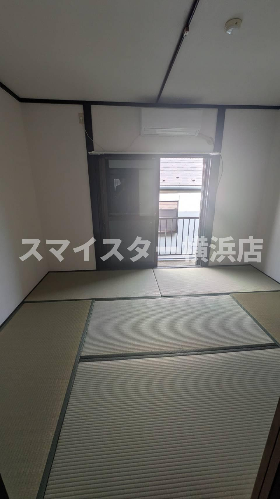 横浜市南区中里４丁目のアパートの居間・リビング