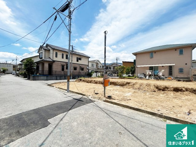 1(土)2(日)現地説明会　葛城市疋田　第6期　新築一戸建ての前面道路含む現地写真|駅やスーパー、小学校・中学校等日常生活に欠かせない情報や道のりもご紹介いたしますのでお気軽にご相談ください。
