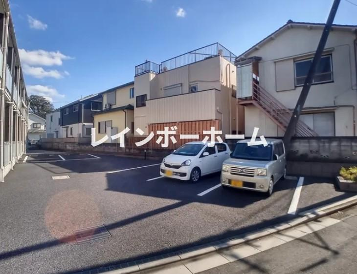 レオネクストスマイルシダーの駐車場