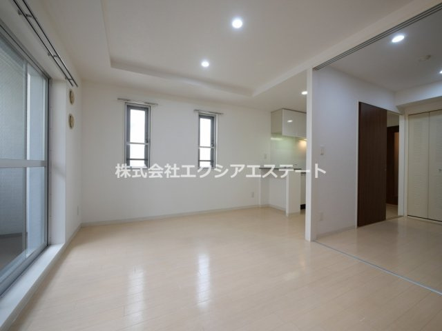 URBAN TERRACE ABENOの居間・リビング
