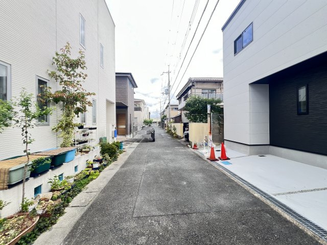 香芝市北今市2丁目の前面道路含む現地写真