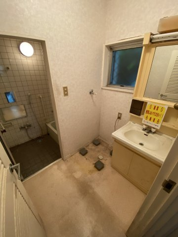 清瀬市上清戸　中古戸建の脱衣所|洗面・浴室をまとめた使いやすい水回りスペース
