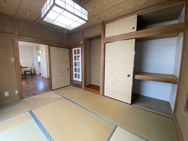 清瀬市上清戸　中古戸建の和室|和室と洋室が隣接し、ふすまを開放すれば広い一体空間として活用可能です