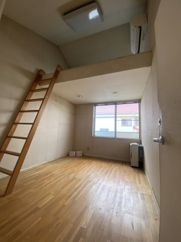 清瀬市上清戸　中古戸建の洋室|2階6帖洋室には便利なロフト付き