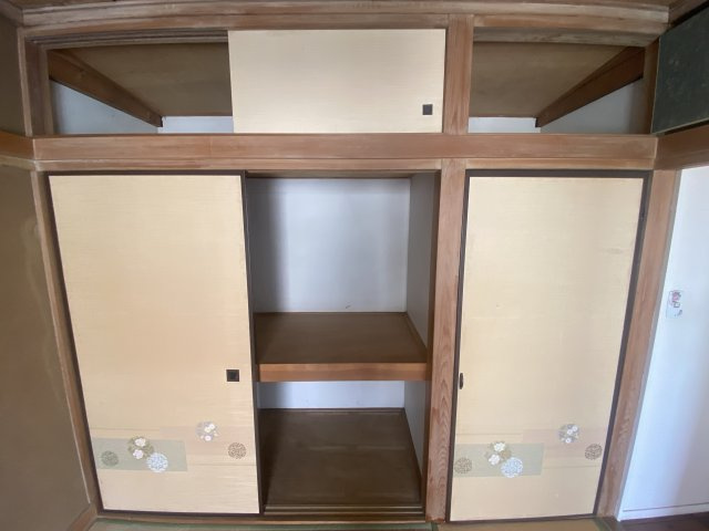 清瀬市上清戸　中古戸建の収納|2階和室収納
布団や季節物の収納に便利な、天袋付きの大容量押入れ

