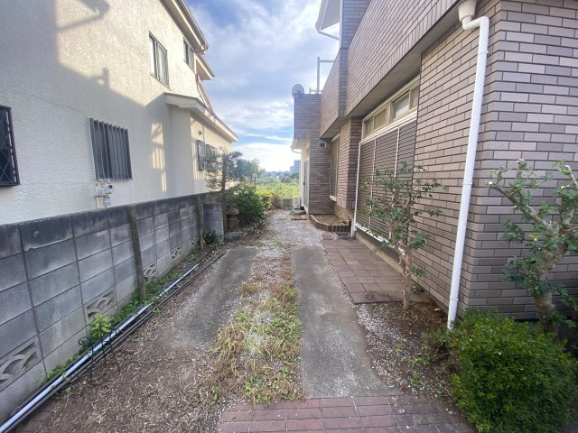 清瀬市上清戸　中古戸建の駐車場|西側に建物がなく、視界が大きく開けた開放感のある立地