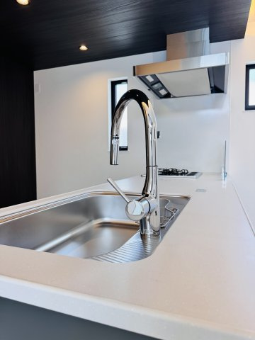 KUGENUMA RESIDENCEー海から始まる、家族の日常のキッチン
