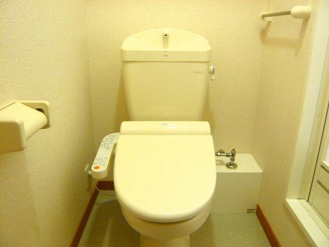 レオパレスアズミールのトイレ|トイレには快適な温水洗浄便座付