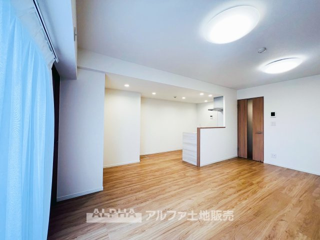 トーカンマンション立川第2の居間・リビング|【clear the mind】◆暮らしが整う空間◆
ゆとりのある住空間と、どこか安心感のある佇まい。
ここで過ごす日々が、自分たちらしい暮らしへと自然に導いてくれる。