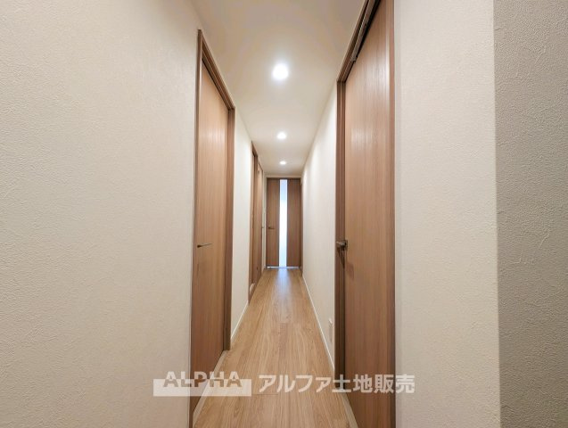 トーカンマンション立川第2の玄関|【Welcome Space】
◆玄関◆帰宅時にほっとできる、穏やかな空気感の玄関。整った空間が日々の切り替えを自然にサポートし、来客時にも好印象を与えます。