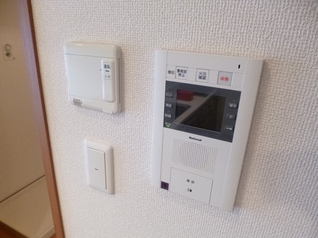 ロイヤルパークス新田のセキュリティ|ＴＶモニタ付インターフォンと床暖房のリモコンです！