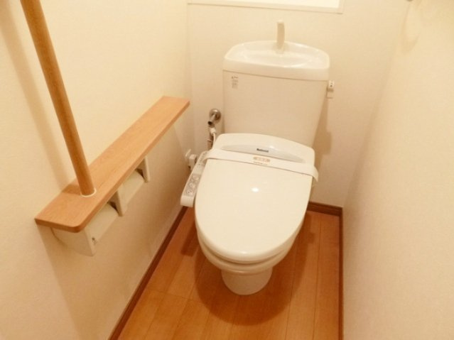 ロイヤルパークス新田のトイレ|温水洗浄便座付の綺麗なトイレ！