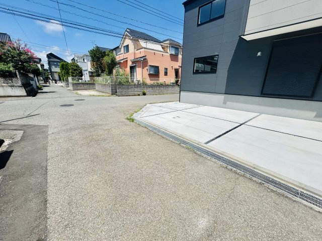 八千代市勝田台６丁目の前面道路含む現地写真
