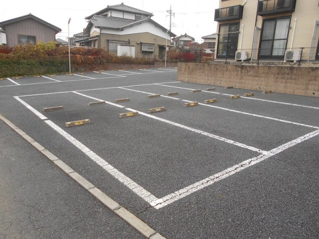 レオパレスあさひの駐車場