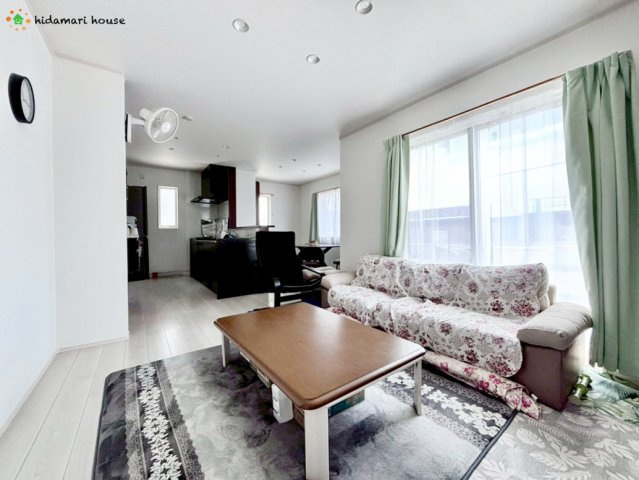 上尾市壱丁目南　中古戸建の居間・リビング|日当たり良好な家族の集まるリビング☆