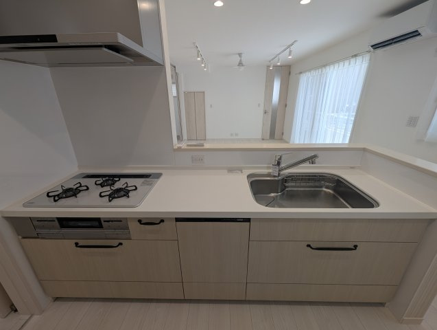沖縄市大里Ⅱ期（全14棟）2号棟のキッチン|2号棟　ビルトイン食洗機・カップボード・パントリー付き♪