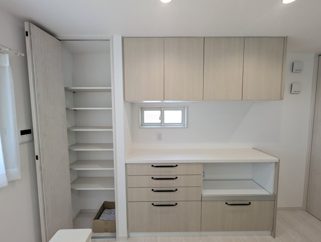 沖縄市大里Ⅱ期（全14棟）2号棟のキッチン|2号棟　ビルトイン食洗機・カップボード・パントリー付き♪