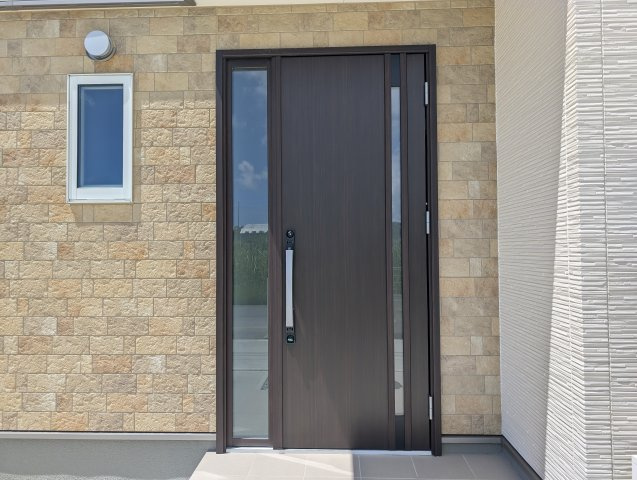 沖縄市大里Ⅱ期（全14棟）2号棟の玄関|2号棟　ダブルロックキー♪