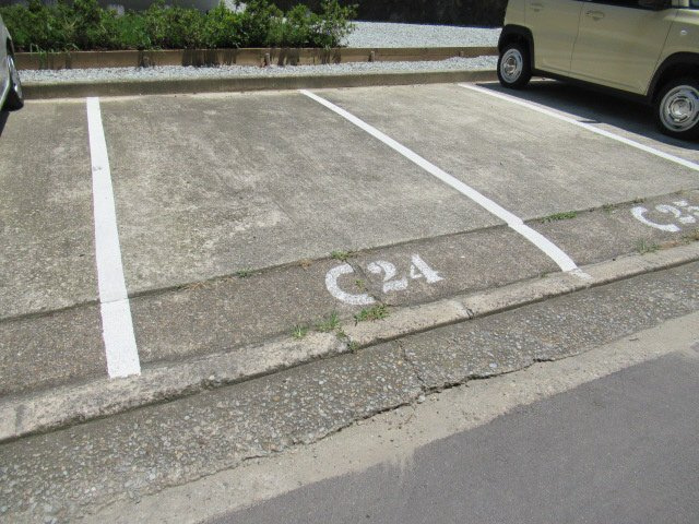 高津橋農住団地Ｃ棟の駐車場