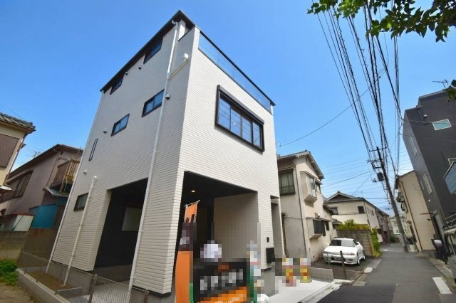 荒川区東尾久5丁目　新築戸建の前面道路含む現地写真|通勤時間や駅からの徒歩分数が短いと、ご家族と過ごす時間が増えますね！

現地ご見学希望・資料請求などお気軽にお問い合わせ下さい！
03-5990-5201