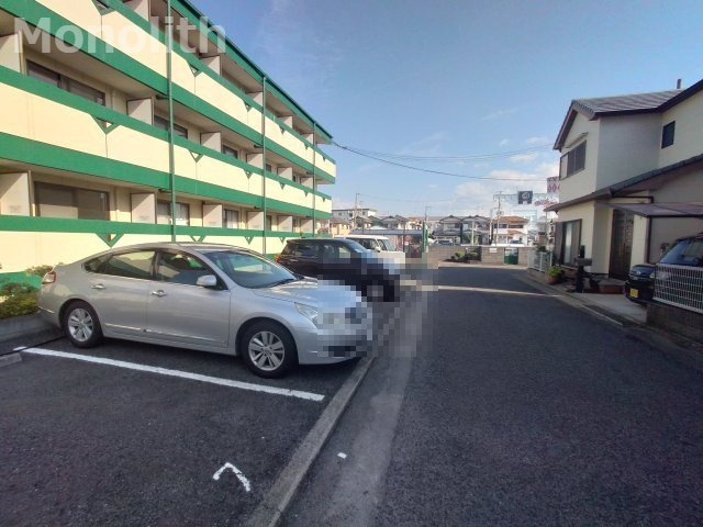 ヴィラR・Yの駐車場