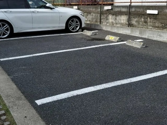 レオネクスト花水台の駐車場