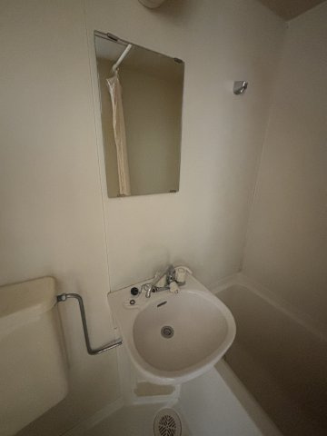 グローバル塚口の洗面所