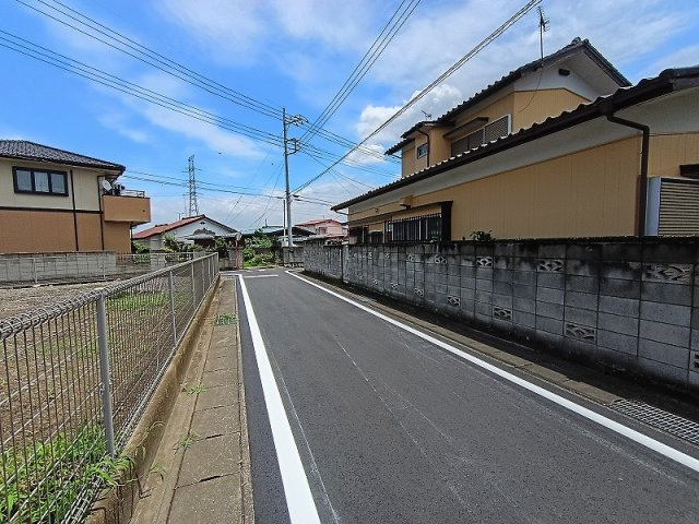 高崎市菊地町売土地の前面道路含む現地写真