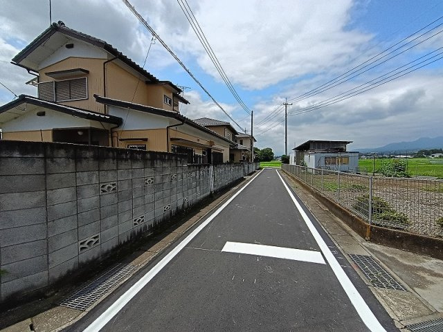高崎市菊地町売土地の前面道路含む現地写真