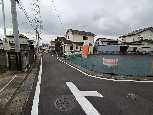 高崎市菊地町売土地の前面道路含む現地写真