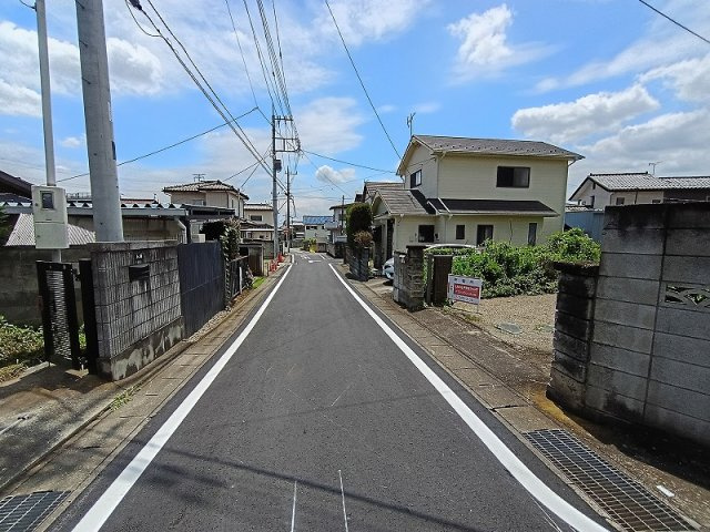 高崎市菊地町売土地の前面道路含む現地写真