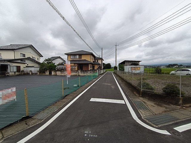 高崎市菊地町売土地の前面道路含む現地写真