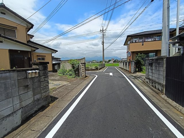 高崎市菊地町売土地の前面道路含む現地写真