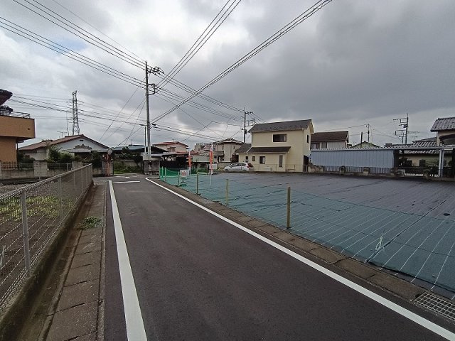 高崎市菊地町売土地の前面道路含む現地写真