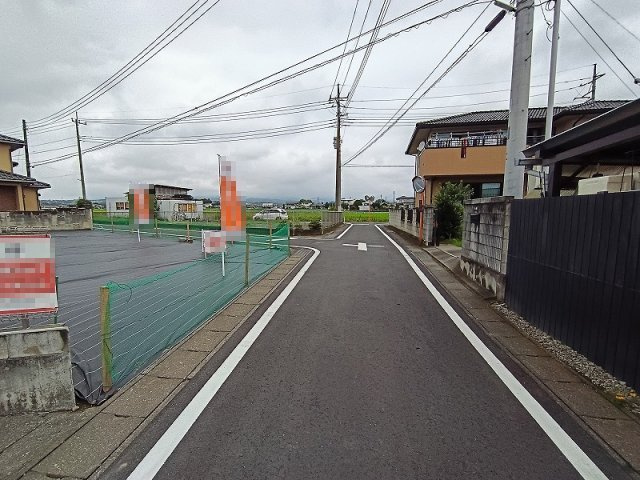 高崎市菊地町売土地の前面道路含む現地写真