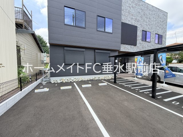 KENTO SUEHIROの駐車場