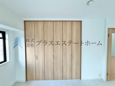 【収納】 | パルティ川西栄北団地 | 【弊社施工事例】居室にはクローゼットを完備♪自由度の高い家具の配置が叶うシンプルな空間です♪