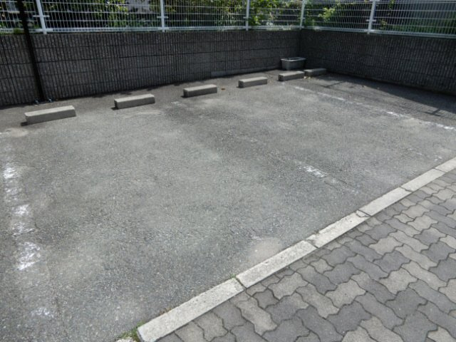 マノワールINOの駐車場