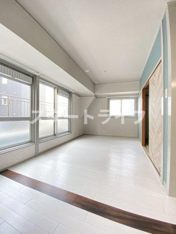 大阪市東淀川区東中島１丁目の賃貸マンションの居間・リビング