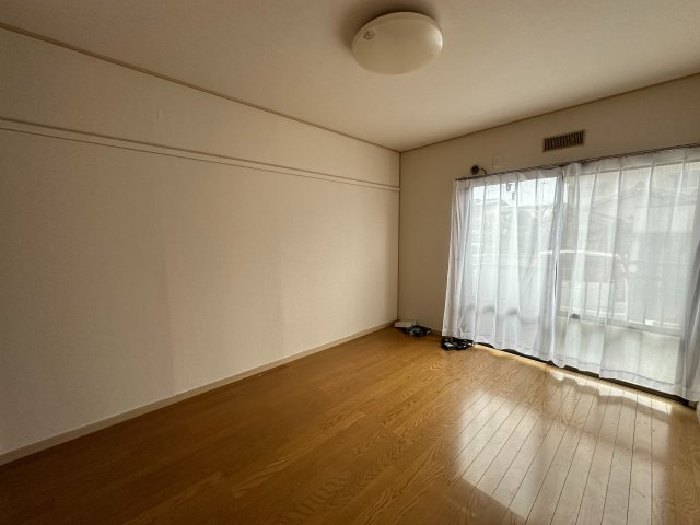 グレースシャトル本町A棟の居間・リビング