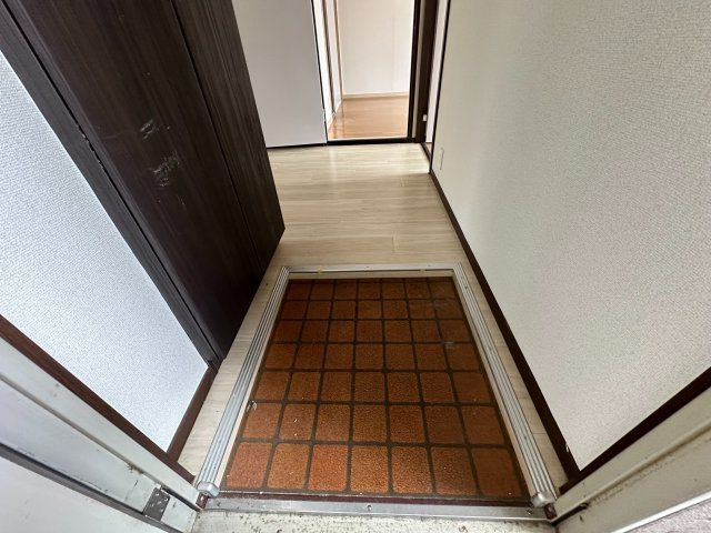 グレースシャトル本町A棟の玄関