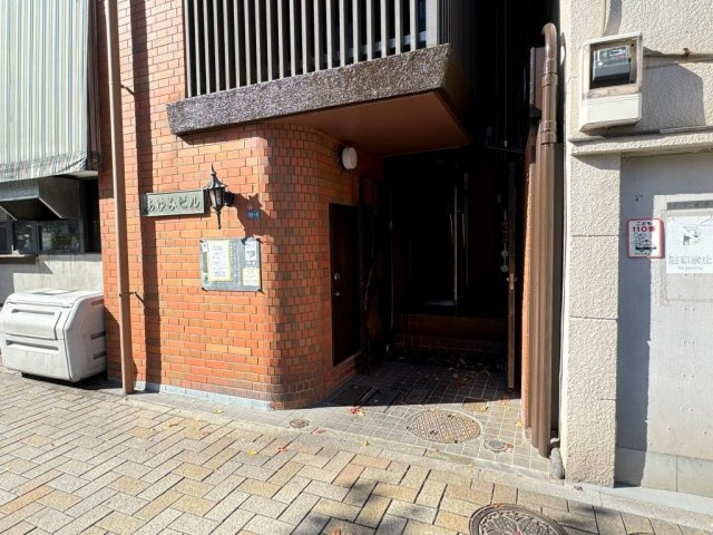 あゆみビルのエントランス