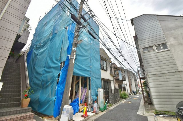 荒川区東尾久8丁目　新築戸建の外観|2026.07.12撮影

現地ご見学希望・資料請求などお気軽にお問い合わせ下さい！
03-5990-5201