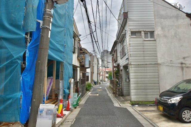 荒川区東尾久8丁目　新築戸建の前面道路含む現地写真|2026.07.12撮影

現地ご見学希望・資料請求などお気軽にお問い合わせ下さい！
03-5990-5201