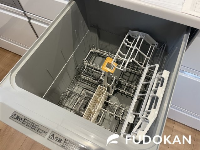 山形市沼木【2号棟】Z空調のキッチン|食洗器付きは家事効率が高いです。高温のお湯での洗浄は油汚れを落とし殺菌効果もございます。