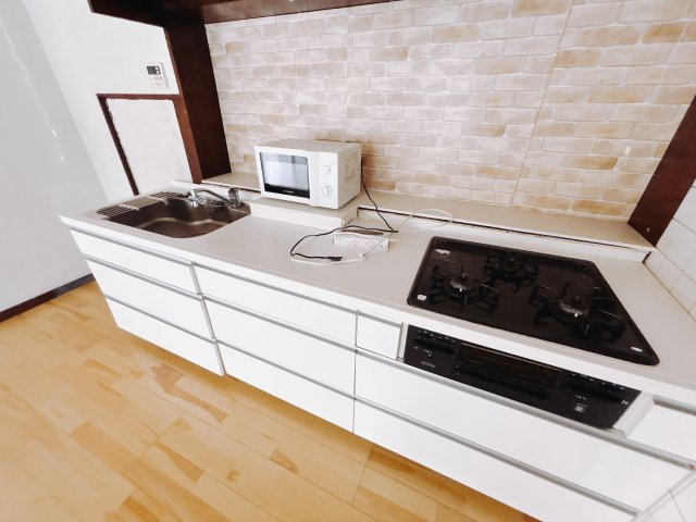 【中古戸建】高崎市東町のキッチン|■キッチン｜全スライド式収納キッチン♪お皿や鍋の出し入れもラクラクです（＾＾）！
