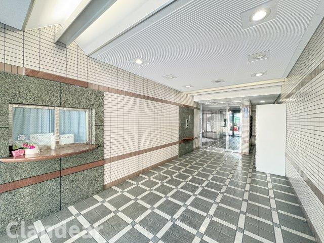アドリーム西新井のエントランス|ドキドキの新生活も、安心してスタート。ぴったりの住まいを見つけませんか？クランディアが一緒に住まい選びをサポートします‼　まずは、お気軽にお問合せください　＃クランディア