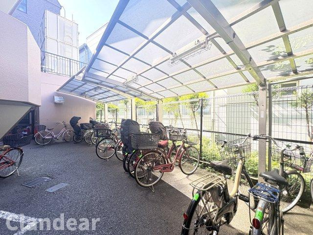 アドリーム西新井の駐車場|ドキドキの新生活も、安心してスタート。ぴったりの住まいを見つけませんか？クランディアが一緒に住まい選びをサポートします‼　まずは、お気軽にお問合せください　＃クランディア